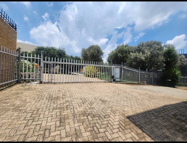 1,600M² WAREHOUSE TO LET IN LINBRO PARK
